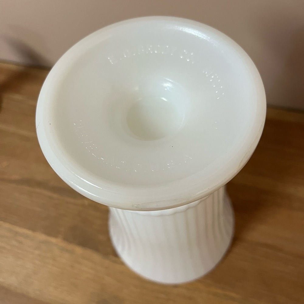 Vintage EO Brody Flower Milk Glass Vase - Picture 4 of 4